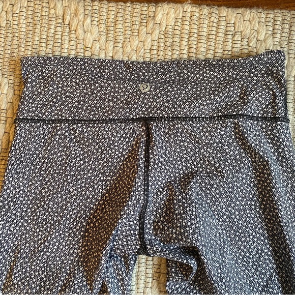 Lululemon Wunder Under Crop III - Frozen Fizz White Black - Picture 7 of 12